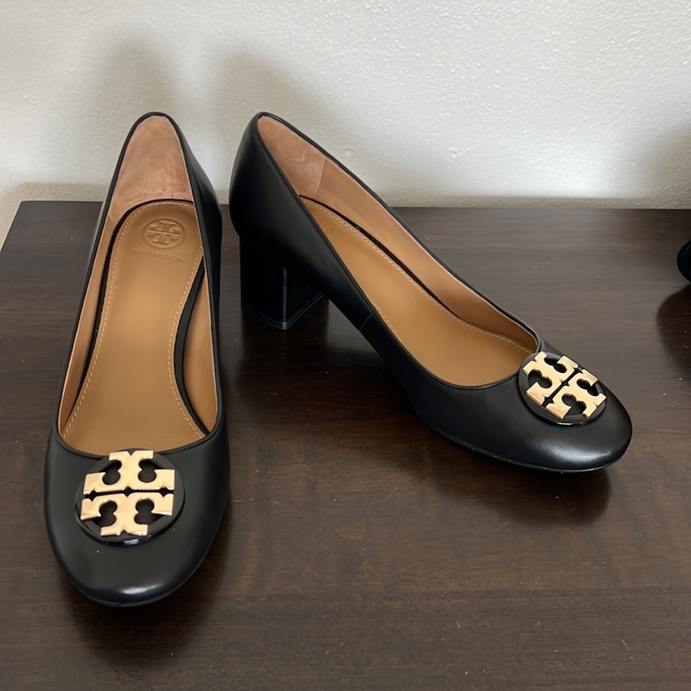 Tory Burch Chelsea Block-Heel Pumps 8.5
